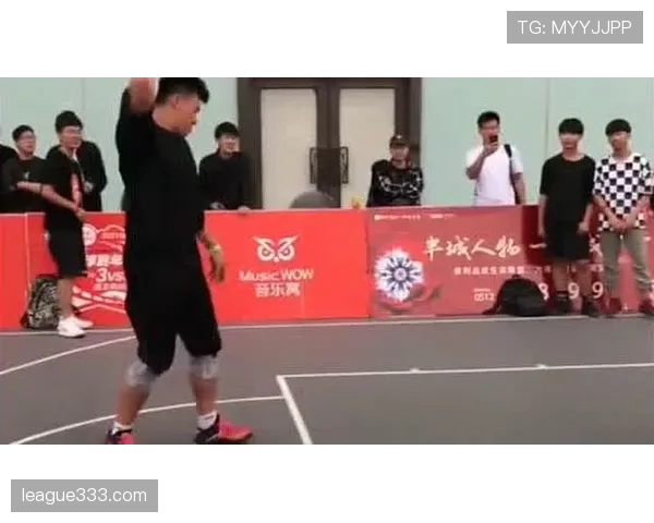 掌握防守三秒违例的判罚标准，篮球防守者必须了解的限制区域规则
